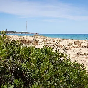 https://marina-rey-beach-resort.in-sardinia.net